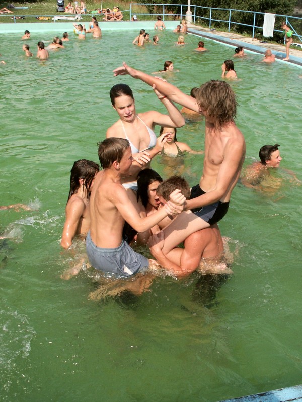 mb060725006.jpg